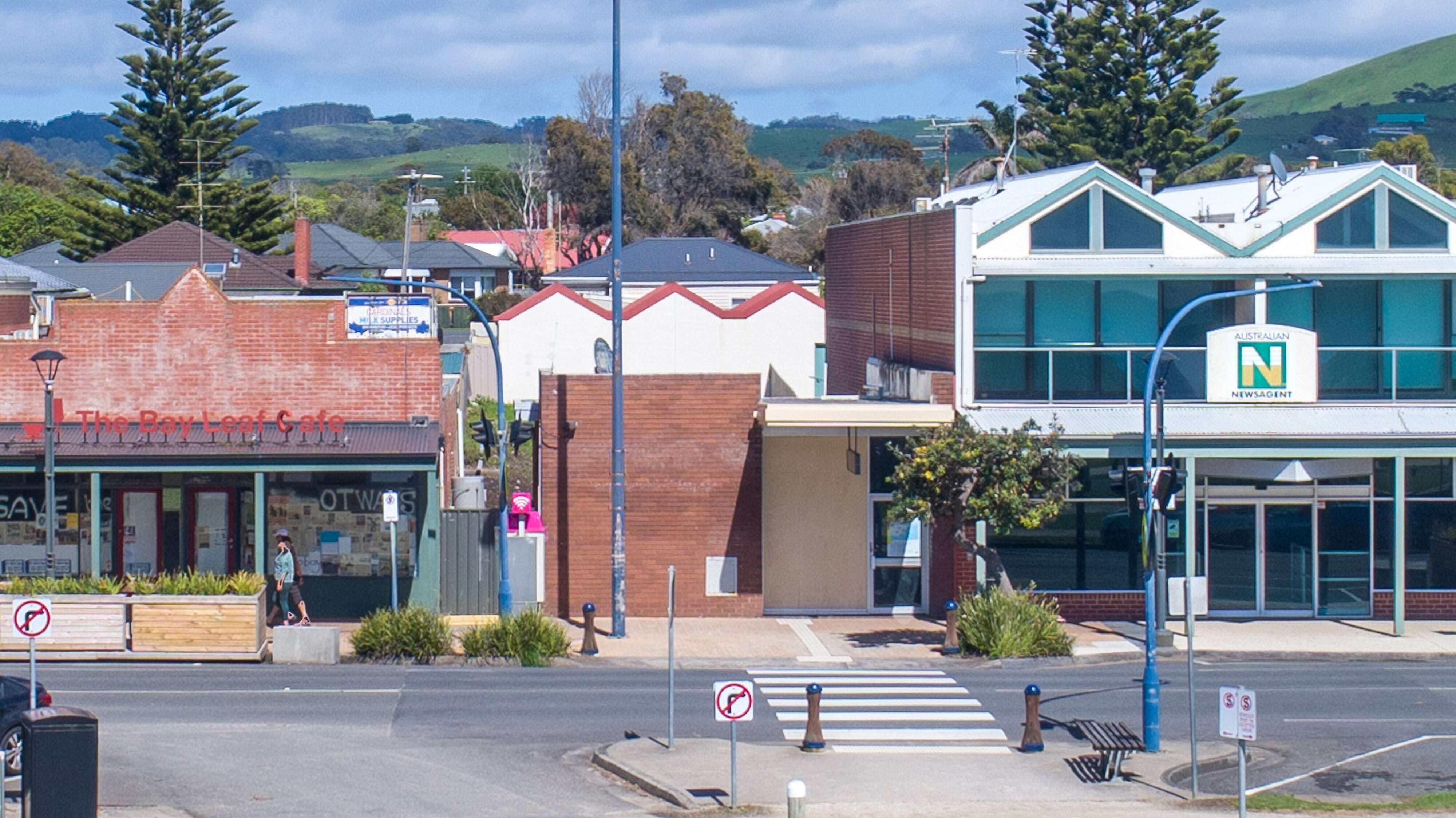 Apollo Bay retail freehold smashes reserve in stunning result