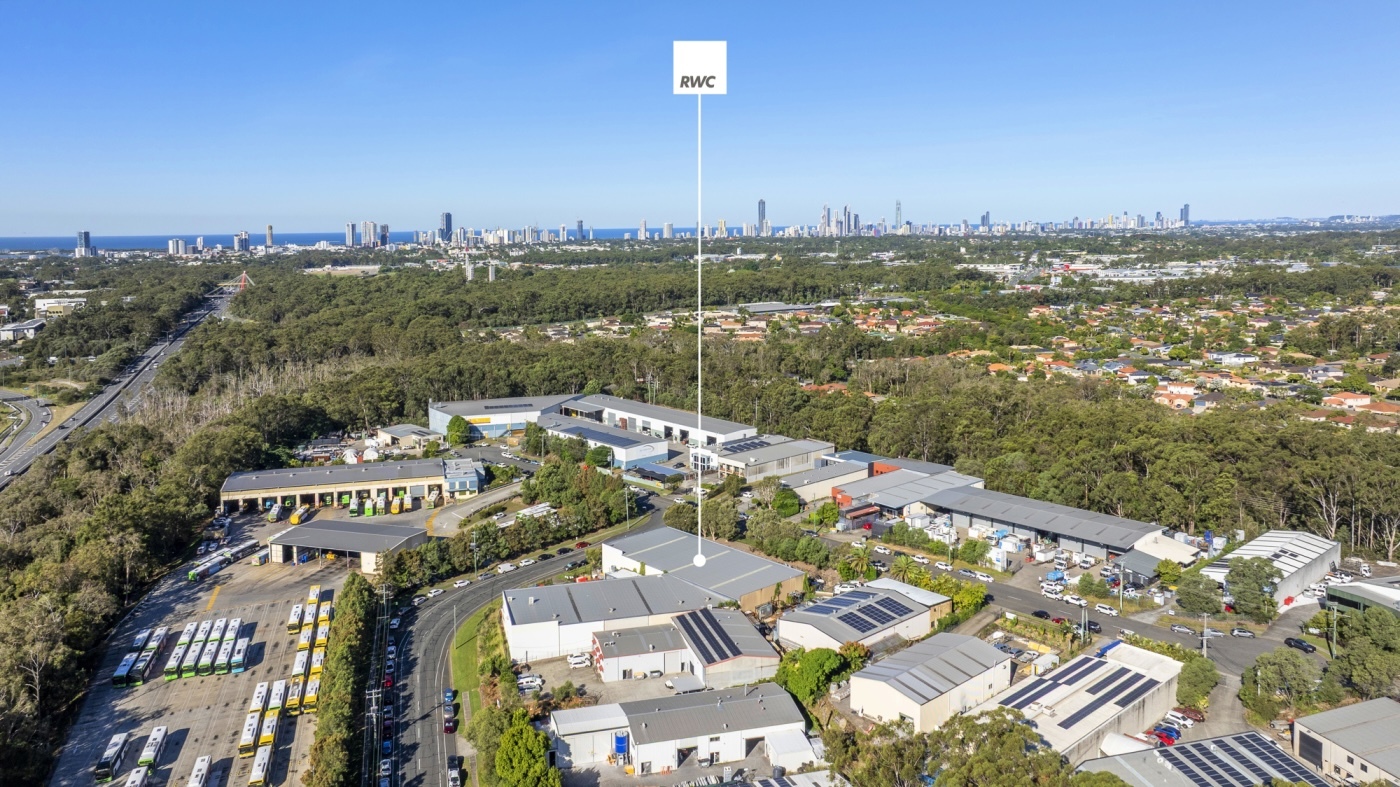 Three-Way Play: Rare Molendinar Freehold with Triple The Potential